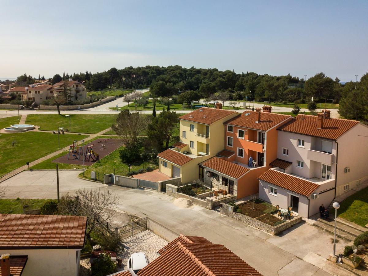 Apartment Lavanda Premantura Exterior photo