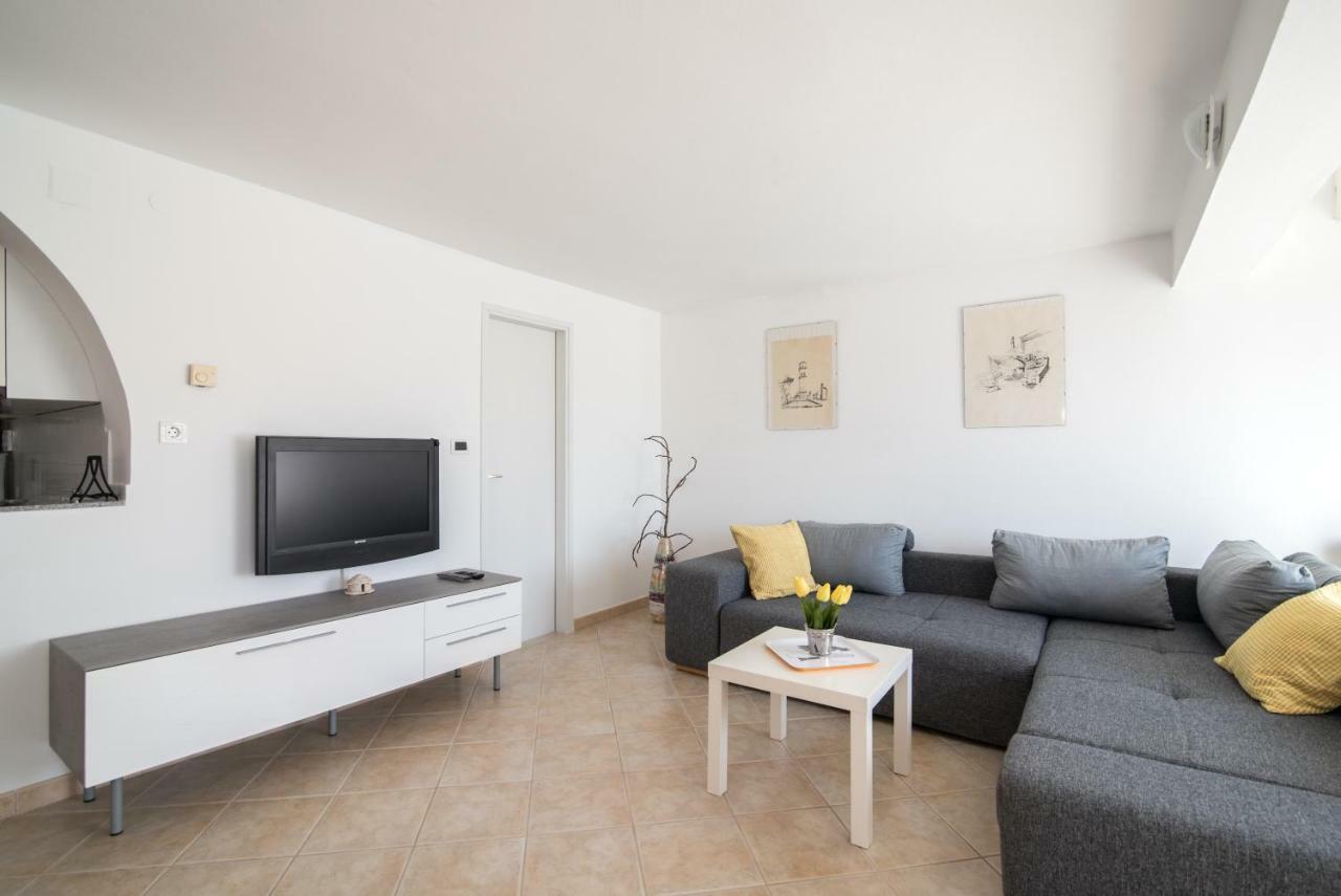 Apartment Lavanda Premantura Exterior photo