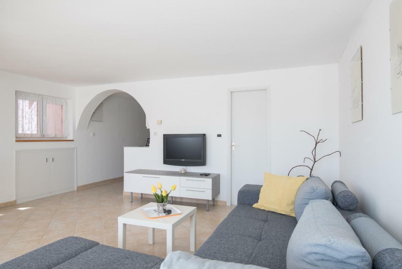 Apartment Lavanda Premantura Exterior photo