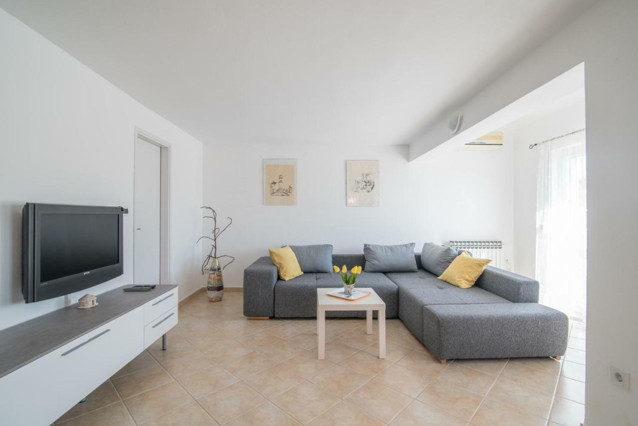 Apartment Lavanda Premantura Exterior photo